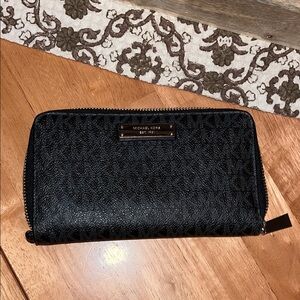 Michael Kors Textured Black Zip Wallet